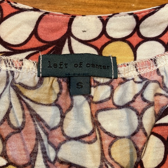 LEFT OF CENTER S Modern Teardrop Printed Sleeveless Blouse - Picture 4 of 6